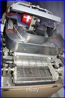 Chocolate enrober with bottoming unit and cold plate table coating