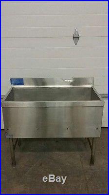 La Crosse Ice Bin With Cold Plate With Up To 7 Input Lines Soda / Beer