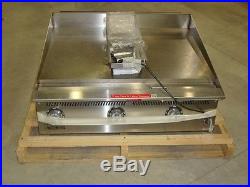 New Star Ultra-Max 836TSA 36 Thermostatic Gas Griddle with 1 Plate