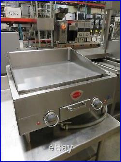 Wells G13 25 Countertop Electric Griddle 208V with Smooth Polished Steel Plates